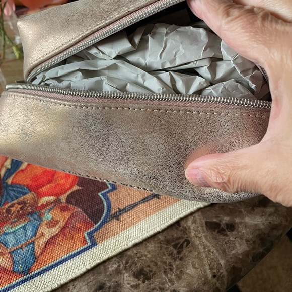 Bath and Body Works Makeup Bag NWT - Picture 5 of 10